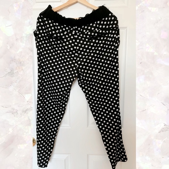 Black tapered-leg high-rise pull-on pants with white dots and side pockets - Picture 3 of 6